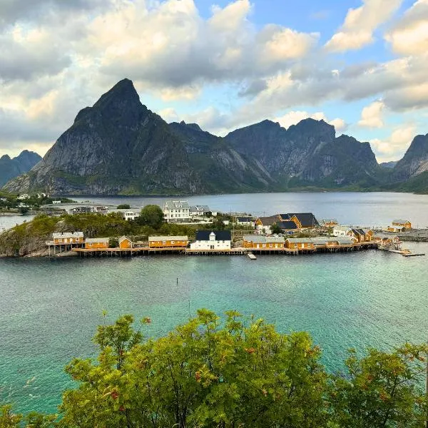 Sakrisøy Rorbuer, hotel a Reine