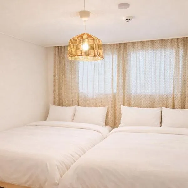 CREAM CHACHA STAY 5min Flat Walk to Hongdae Station 2BR 3Beds, отель в Сеуле