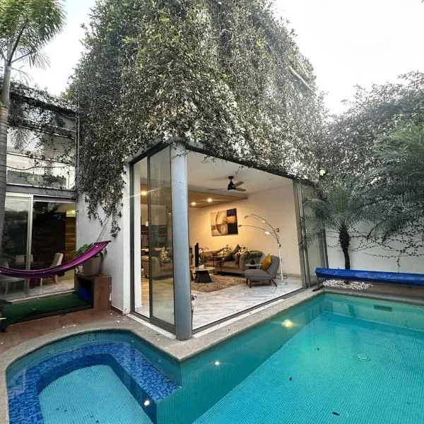 Beautiful House with Climate Pool and Jacuzzi, hotel in Colima