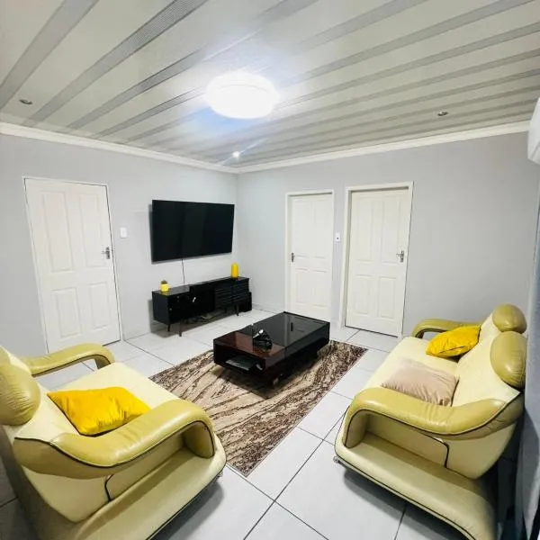 Modern Comfort, Easy Access Everywhere, ξενοδοχείο σε Vanderbijlpark
