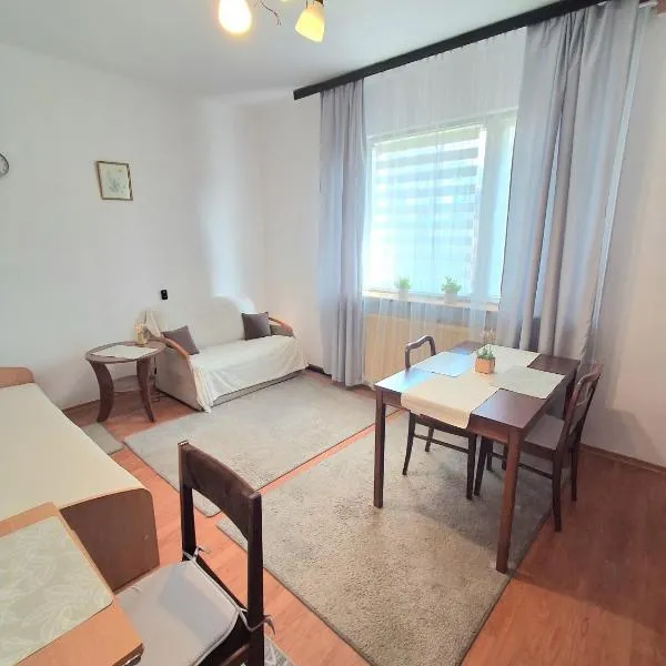 ,,Arts Home,, ,ZAPRASZAM BEZPŁATNY PARKING,Blisko Centrum Zdrowia dziecka,centrum kardiologii,centrum szkoleniowe,trasa na Lublin,Ukrainę,mieszkanie przestronne,czyste,spokojna okolica,blisko Aldi,Lidl,Żabka,Rossmann,pkp, ztm, hotel in Warsaw