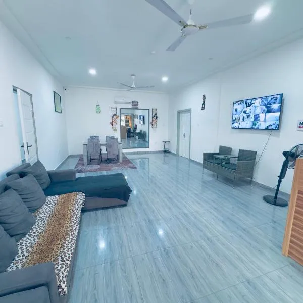 Rakka Guest House, מלון בAdentan