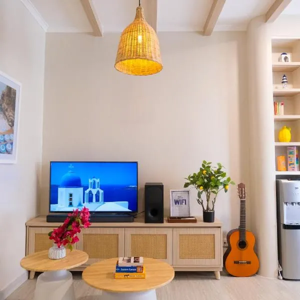 2BR City Center Stay - Santorini Style, Near MRT, Sudirman Park area, hotel a Jakarta