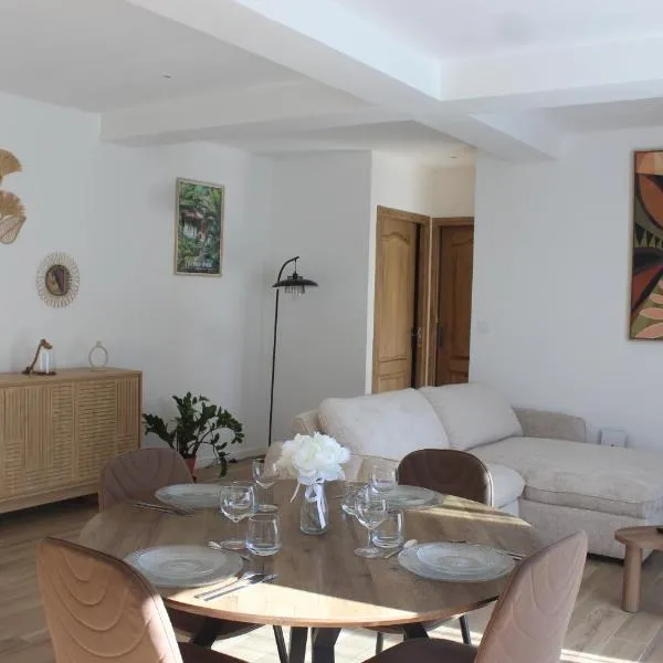 La Fleur de Canne - Bagatelle - Logement en rez-de-jardin avec spa privatif, hotel u gradu 'Sainte-Suzanne'