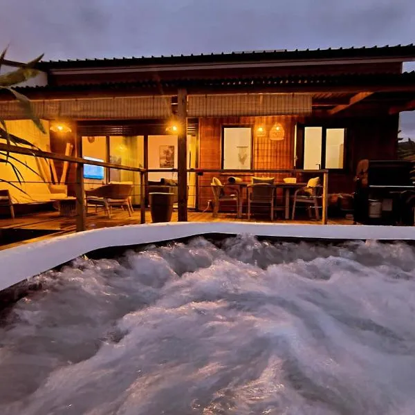 Koa Lodge style Bali avec jacuzzi, hotel u gradu 'Saint Joseph'