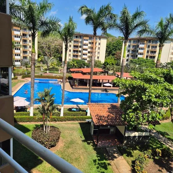 Jacó getaway, pool, beach and surf, hotel Jacóban