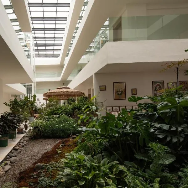 Wait a moment-Slowleisurely Wabi-sabi Style Homestay-Shangri La Dukezong Ancient City-Free shuttle service to train station or airport-Tasting butter tea, hotel di Shangri-La