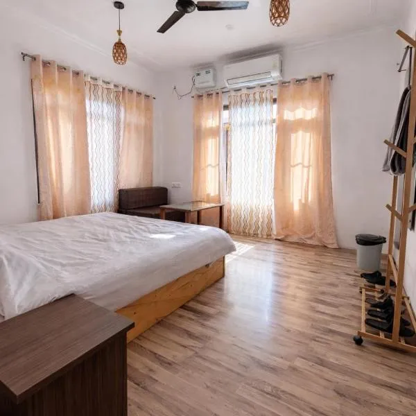 John's Homestay Srinagar - Stay Ride Hike, hotel en Srinagar