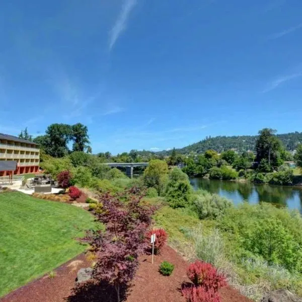 Viesnīca The Lodge at Roseburg pilsētā Rouzburga