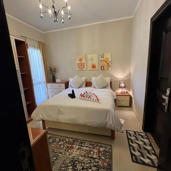 Sahl Hasheesh Finest Chalet - Gravity resort beachfront family 2 bedroom - garden pools view waterpark NON EGYPTIAN ONLY, viešbutis Hurgadoje