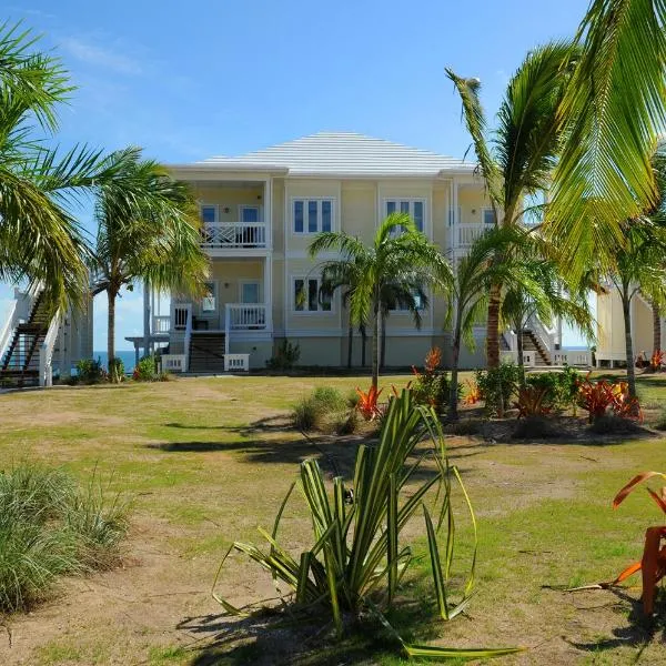 Condo w/Views, Beach, Htd Pool, Golf Cart, Kayaks, Gym, Pickleball Court!: Governorʼs Harbour’da bir otel