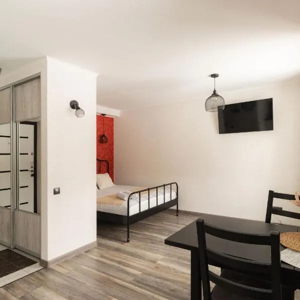 Park-View Studio Apartment with Free Parking - 10 min to Old Town, hotel i Riga