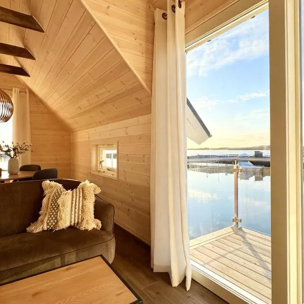 Rorbu Brønnøysund - høy standard - fantastisk havutsikt - privat brygge, ξενοδοχείο σε Bronnoysund