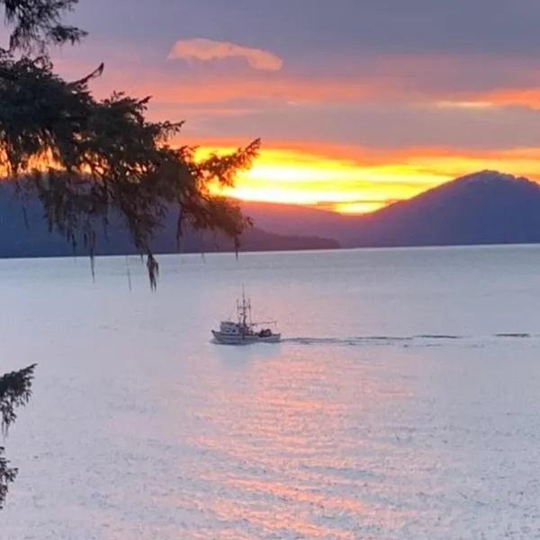 Beautiful 3 Bedroom 2 Bathroom Ocean Front Property in Wrangell Alaska with 1 Bonus room and a Loft, hotel ve Wrangellu