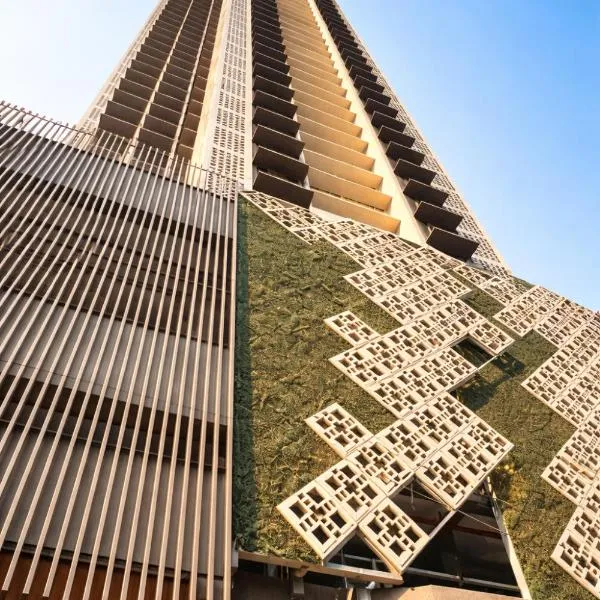Luxury 2BHK Worli 5 mins from Metro, Behind Palladium Mall, hotel i Mumbai