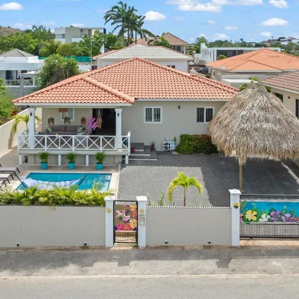Villa with Pool, Gym & Jacuzzi - Jan Thiel Curaçao, hotelli kohteessa Jan Thiel