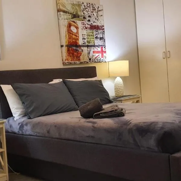Apartment in Griffith with Free Parking & Wi-fi, hotel em Griffith