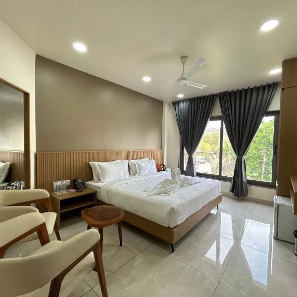V Club, hotel en Bhuj