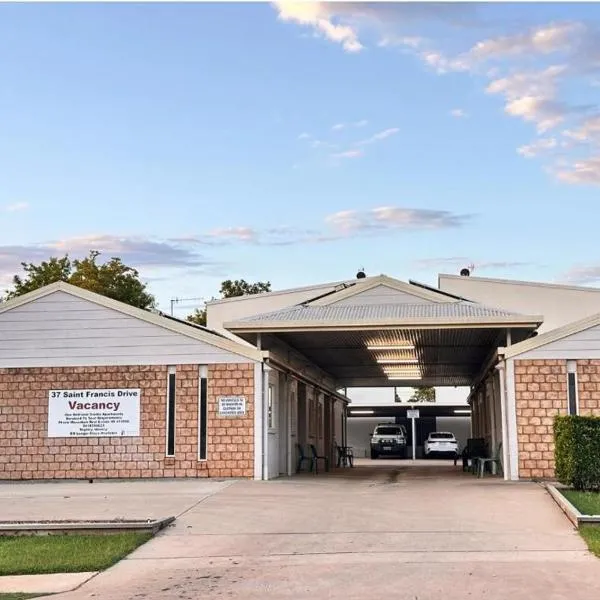 9 37 St Francis Dr Neat 1BR AC Parking, Hotel in Moranbah
