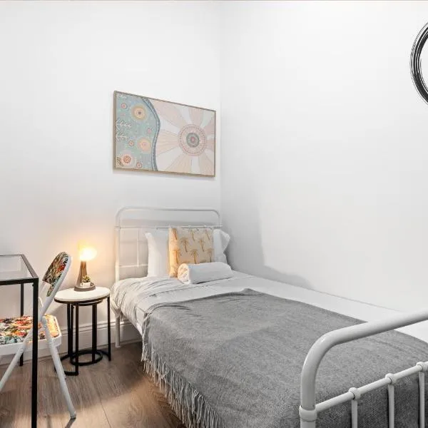 Traditional Single Room - Ideally Located at Kensington - Shared Bathroom, Hotel in Sydney