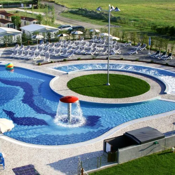Villaggio Camping Adria, hotel v destinaci Casal Borsetti