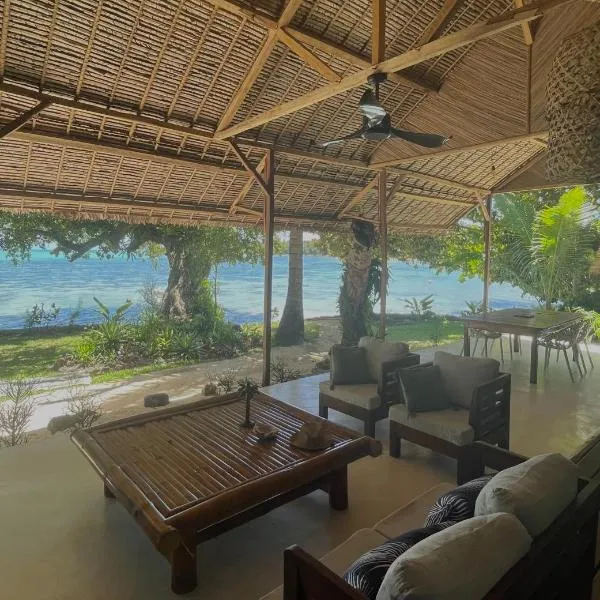 RAVENALA Lodge, Bungalow et Villa sur plage privée, hotel a Ile aux Nattes