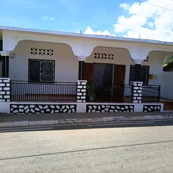 Maison 2 CH MOHELI COMORES, Hotel in Bangoma
