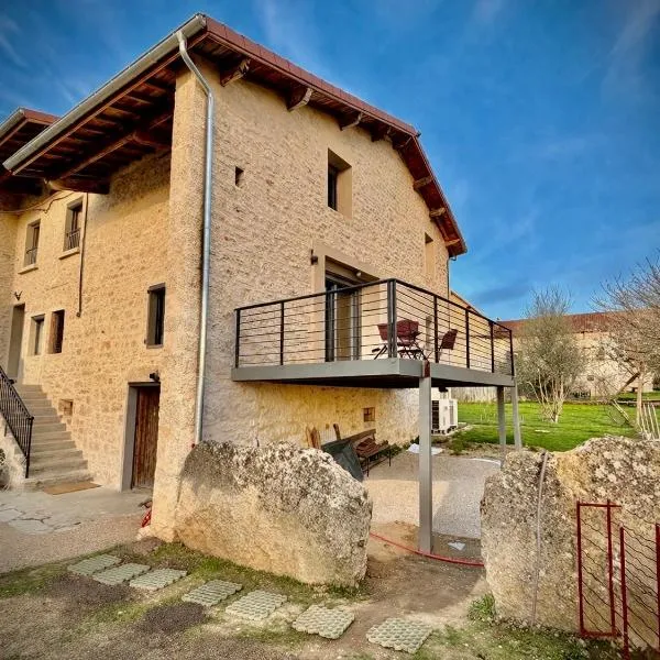 A l'ombre des vignes, chambres d'hôtes 3 épis avec piscine, hotel v destinácii Poncin