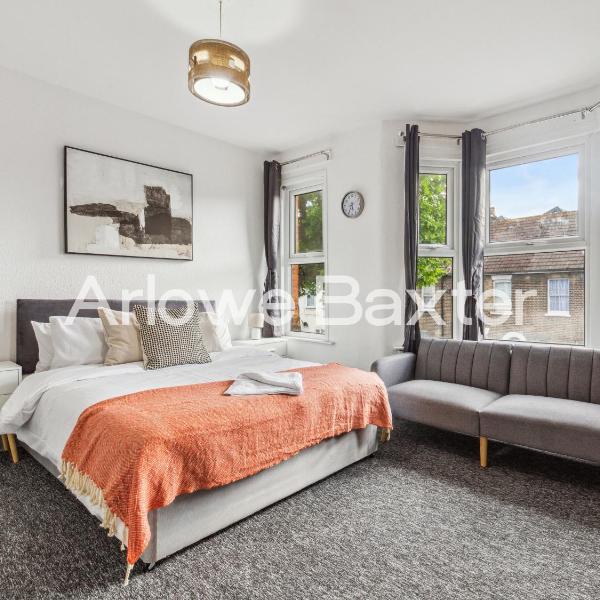 East LDN Guest Rooms and Amenities, London