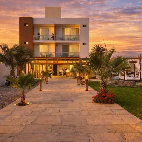 Mystic Paracas Hotel & Glamping, מלון בפראקאס