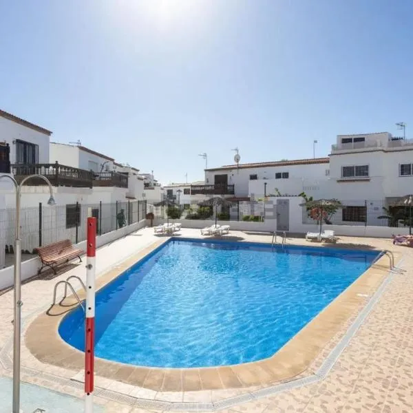 1 BR Condo Chapelas Costa del Silencio AC Pool WIFI，阿羅納的飯店