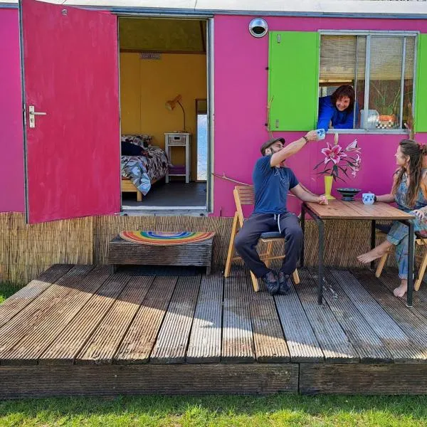 Pipowagen Doe Maar Roze, viešbutis mieste Bant