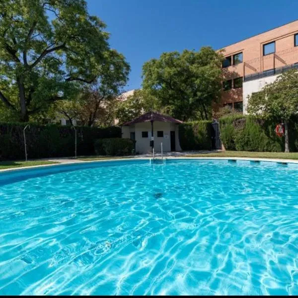 Fibes Stay Sevilla-incluido Parking y Piscina, ξενοδοχείο στη Σεβίλλη
