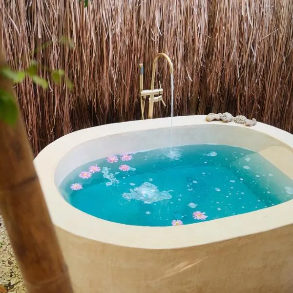Romantic Star Bath Suite, Cave Pool & Yoga Center, хотел в Тулум