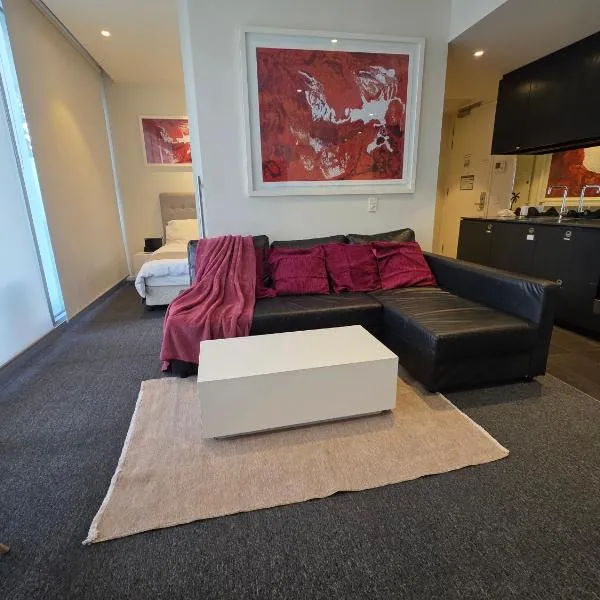 Luxury 2 Bedroom Suite near Adelaide with a car park, hotel i Broadview