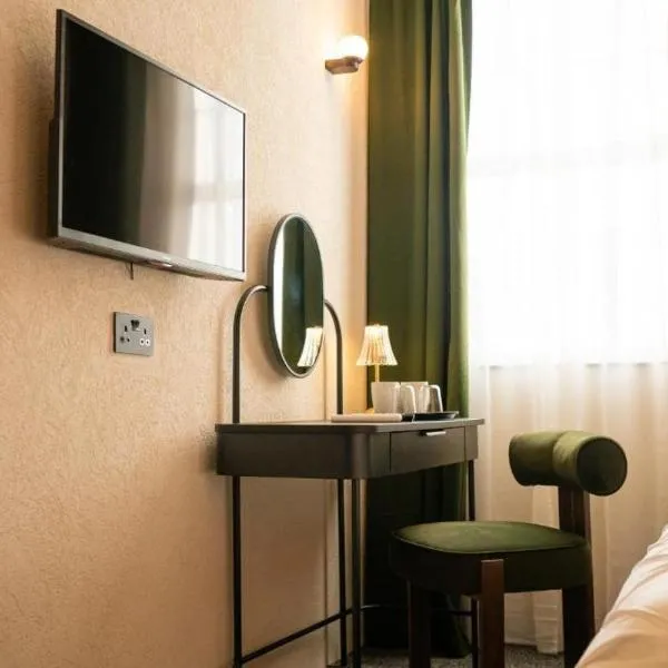 Roza Hotel, готель у місті Енфілд