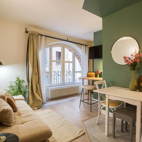 La Perla, Elegance & confort à Esquirol, hotel v destinácii Toulouse