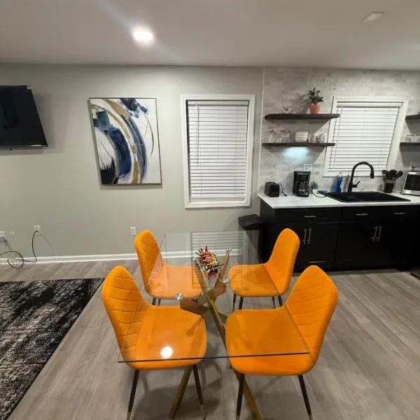 Uptown Modern Escape 4bd 2ba, hotelli kohteessa Memphis