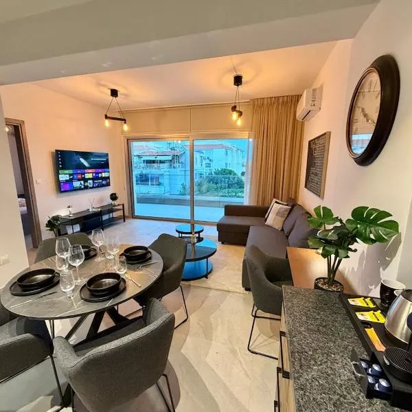 Luxury Stay Apt 203 - Brand New - Private Parking, hotel u Limassolu
