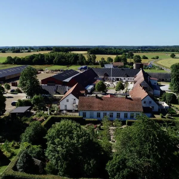 Svabesholms Kungsgårds B&B och Pensionat Stenshuvud، فندق في كيفيك