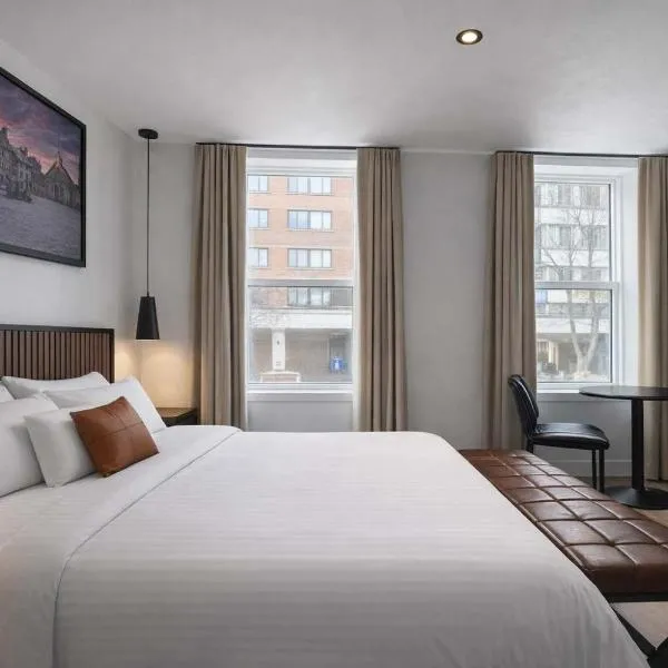 Room with 1 Queen Bed Downtown Quebec, отель в Квебеке