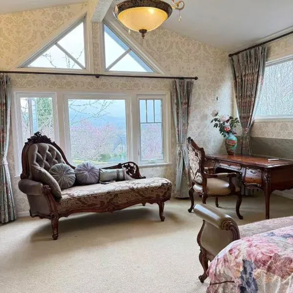 Cozy Dunbar 3 Beds Home w/ Views، فندق في فانكوفر