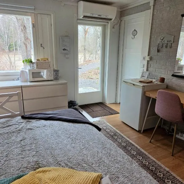 Sydåbacka Guest House, a Room with a Sauna, hotel in Kirkkonummi