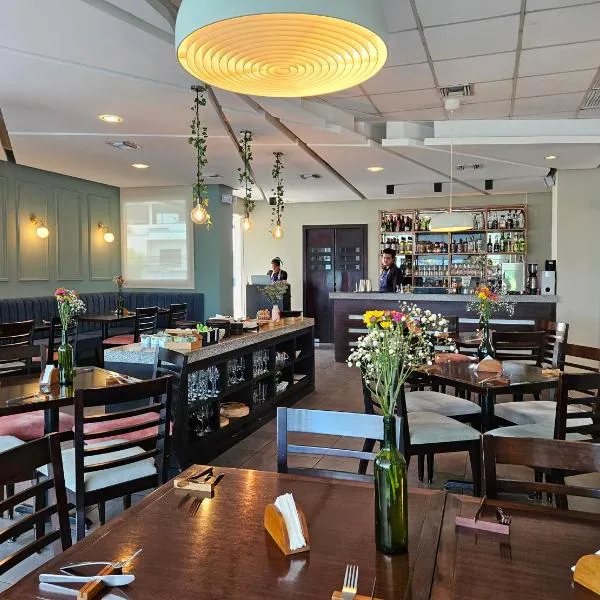 Hotel Perla Spondylus، فندق في مانتا