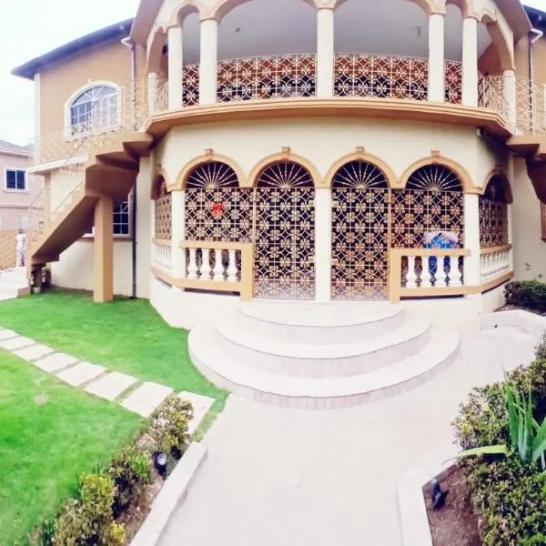 White House by White River, готель у місті Очо-Ріос