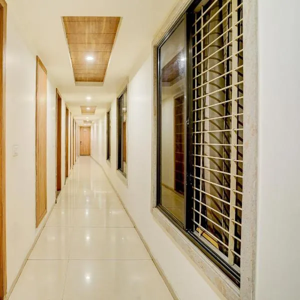 Super Collection O Bairagarh Railway Station Formerly Hotel OM Palace, hotel u gradu 'Bhopal'