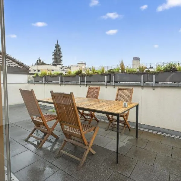 Exclusive Rooftop Duplex Penthouse, Hot Tub, 2 Terrace Views, 230sqm, Downtown, 6min walk to main station, Hotel in Basel