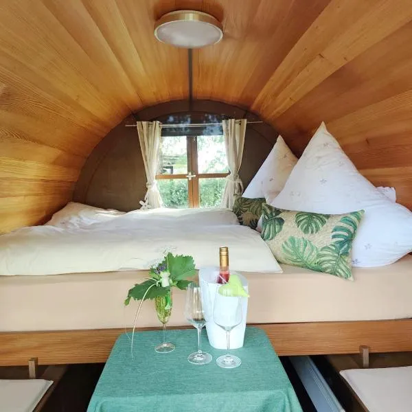 Der Kirschberghof Weinfass-Lodge, hotel en Sommerhausen