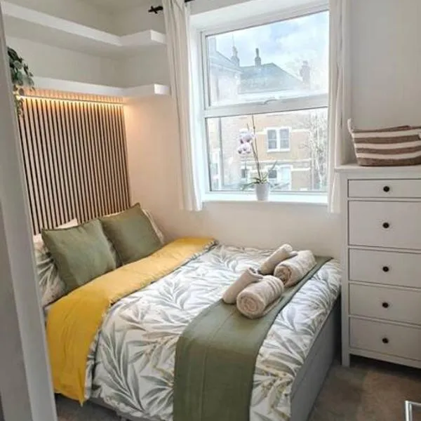 Stylish Kensington apartment in prime location, ξενοδοχείο στο Λονδίνο