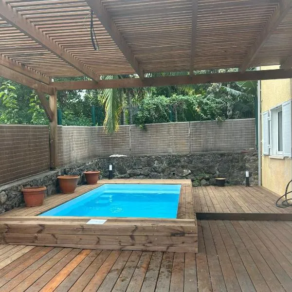 logement à St Paul avec piscine privée, hotel em Saint-Paul